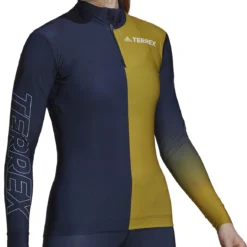 Adidas Terrex Terrex Agravic XC Race Top 13 Adidas Terrex Terrex Agravic XC Race Top -Swix Verkaufsgeschäft HH9177 6 APPAREL On Model Walking View white